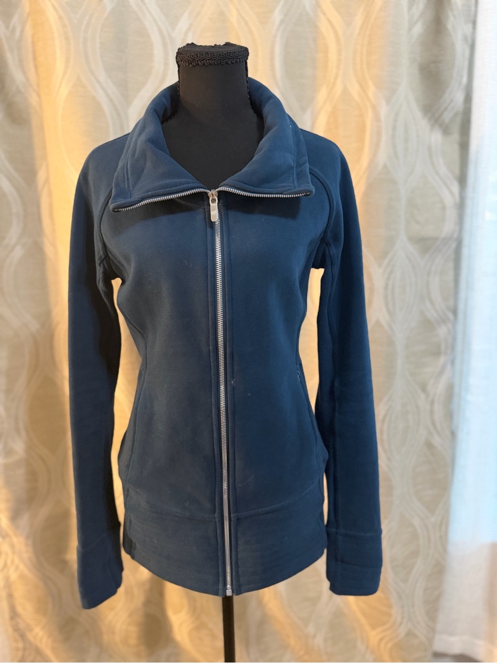 Lululemon Women’s Navy Zip-Up Jacket - Classic Black Lightweight Layer